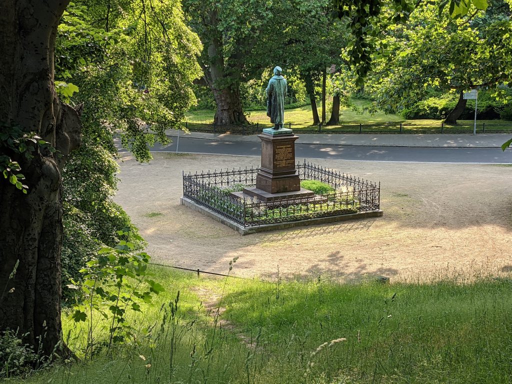 Gauß-Denkmal vom Gaußberg aus gesehen