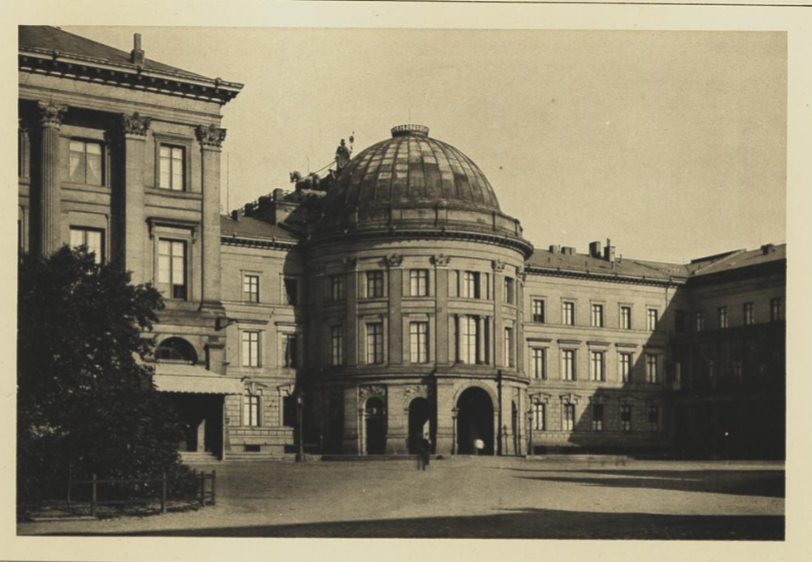 Schloss früher von hinten