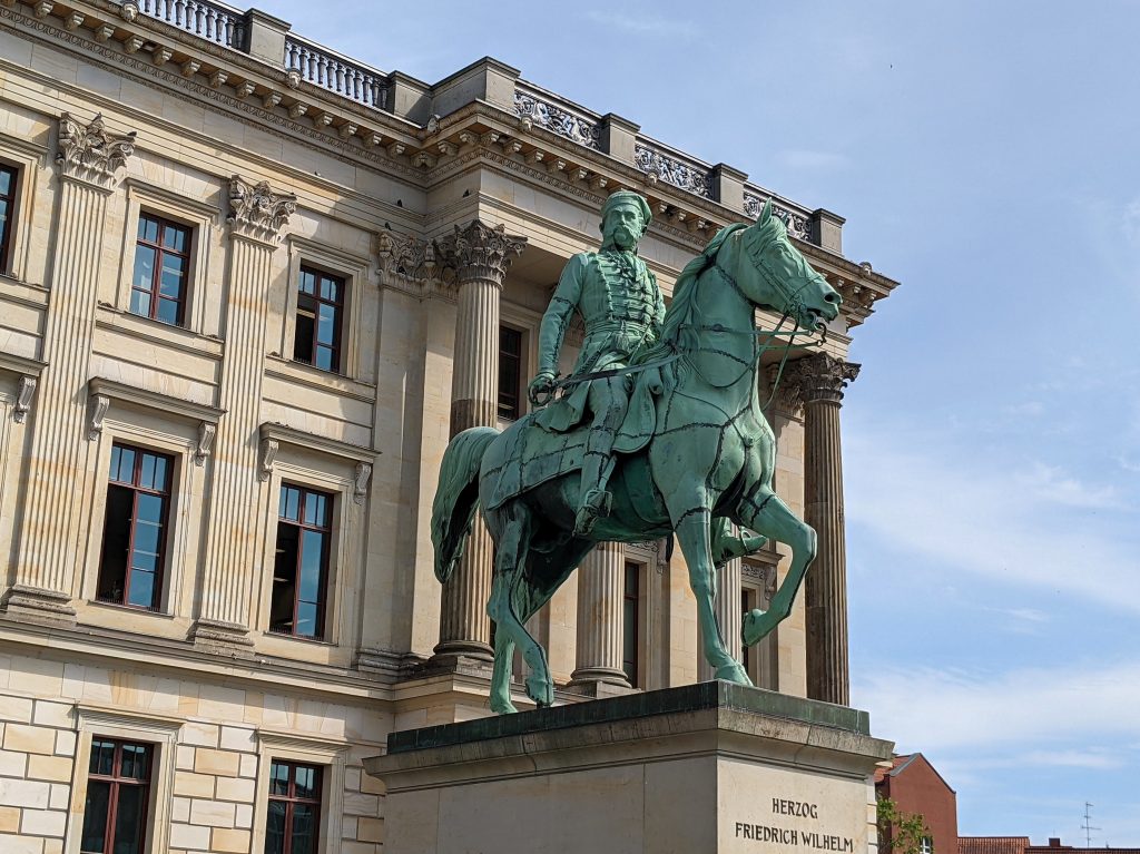 Reiterstandbild Herzog Friedrich Wilhelm
