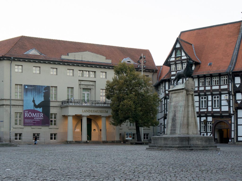 Burgplatz: Blick nach Westen