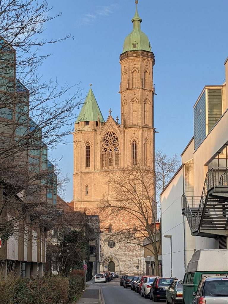 Blick von Westen auf die Andreaskirche 2021