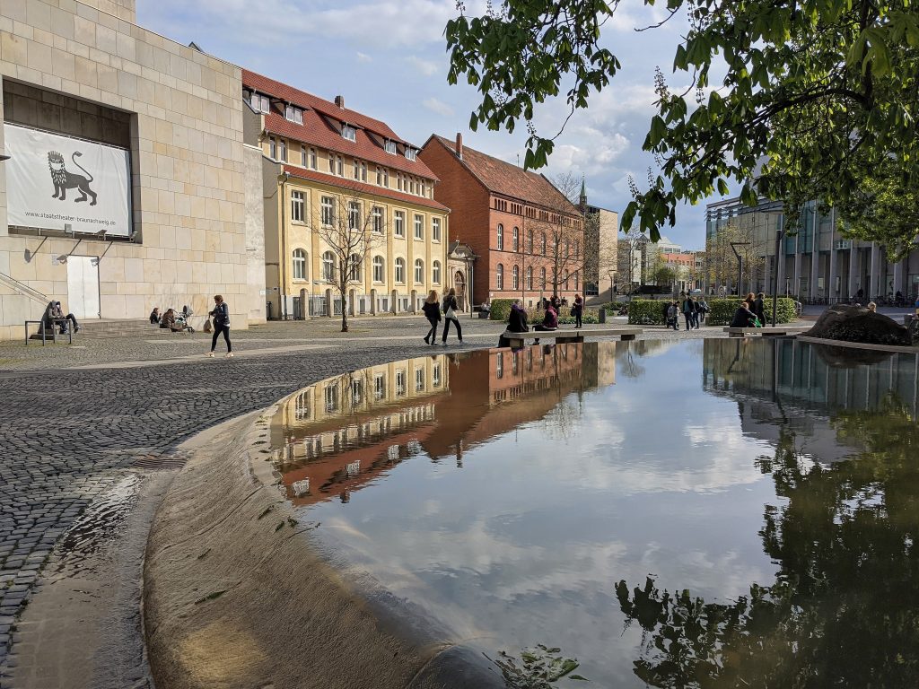 Brunnen hinter dem Schloss