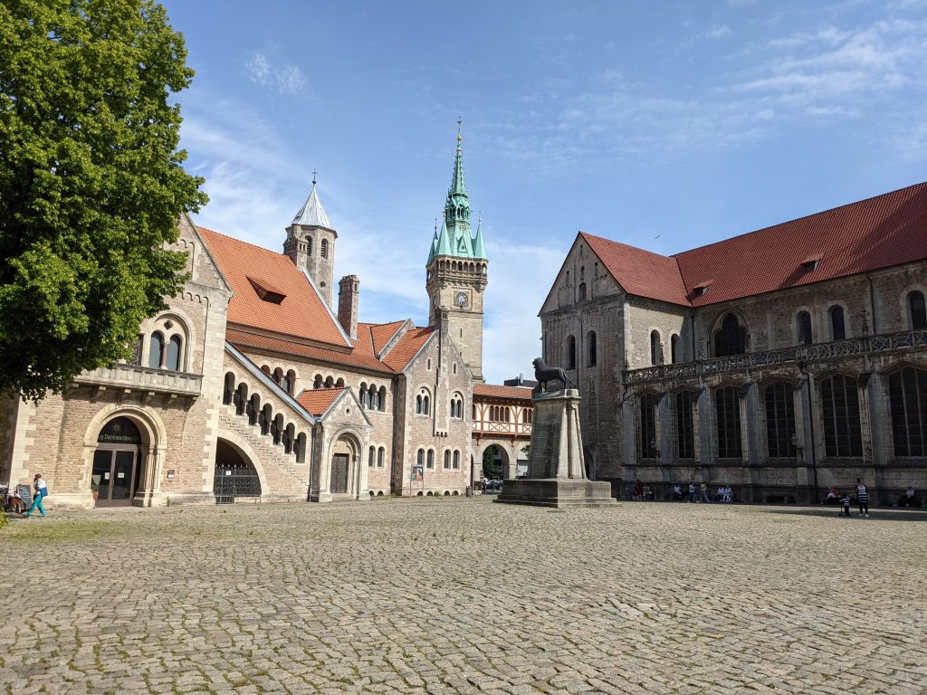 Burgplatz: Blick nach Osten
