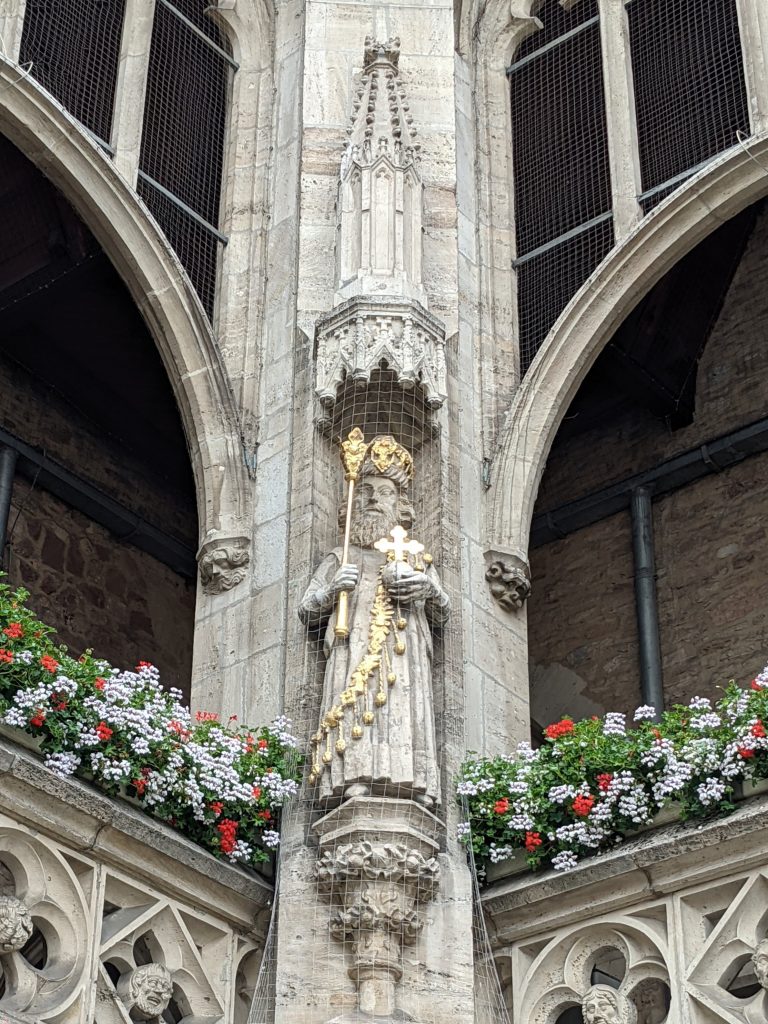 Skulpturen am Altstadtrathaus (IX)