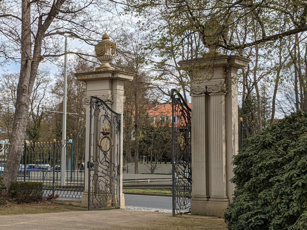 Einfahrt zu Schloss Richmond