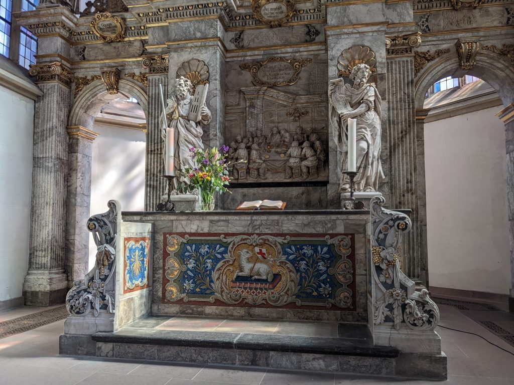 Martini-Kirche: Altar