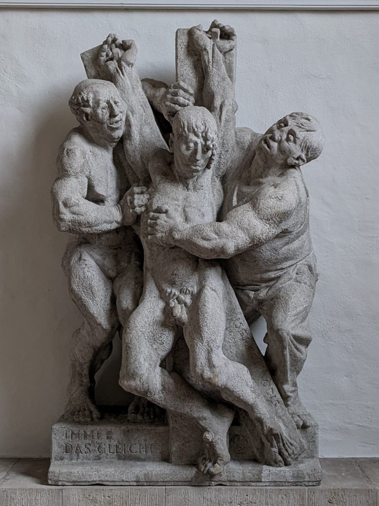Kreuzigungsszene: Skulptur von Jürgen Weber