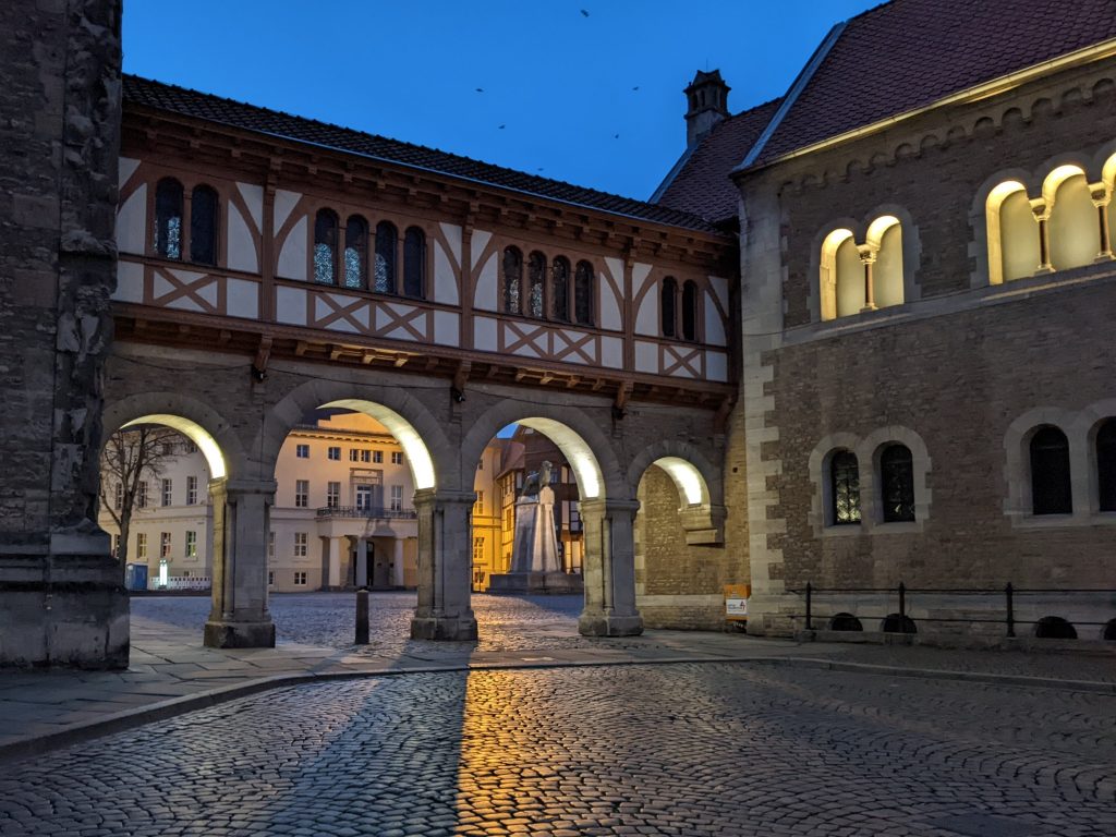 Burgplatz: Von Osten