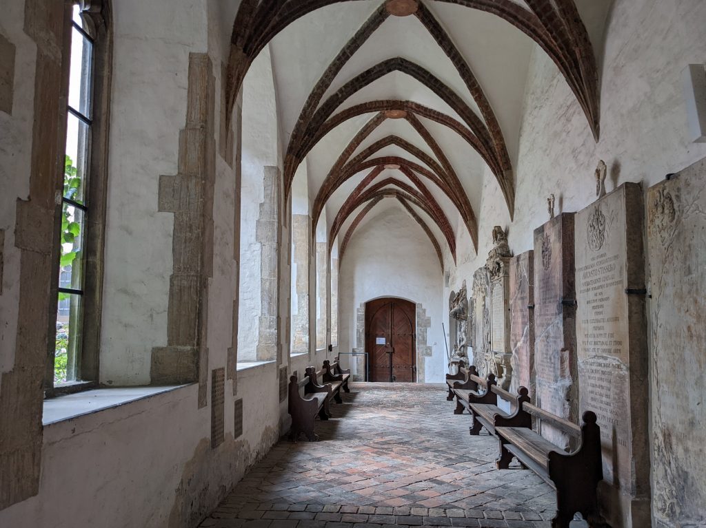 Südlicher Flügel des Kreuzgangs der Brüdernkirche