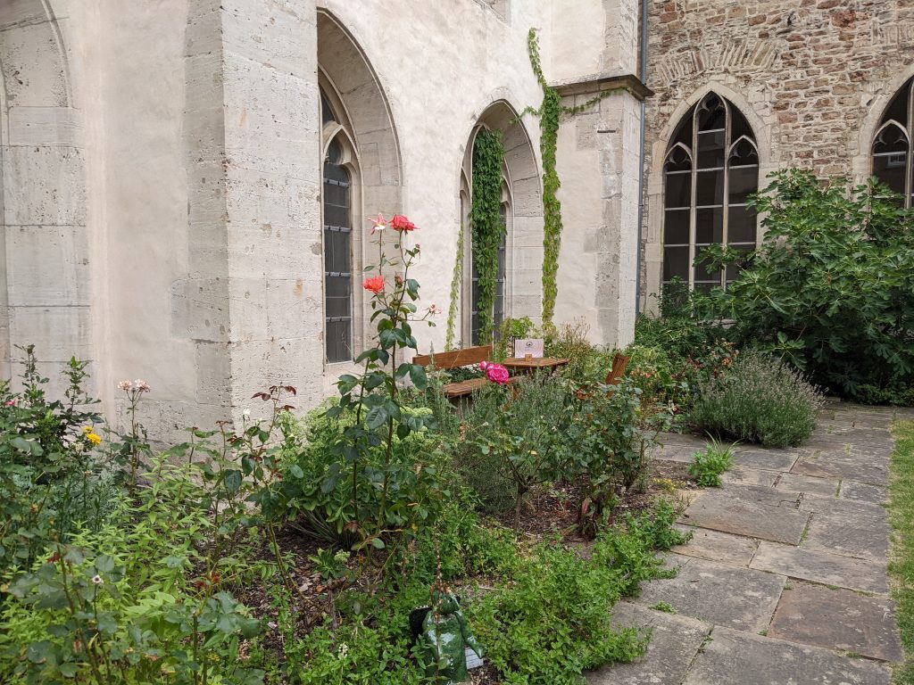 Kreuzgang-Café der Brüdernkirche