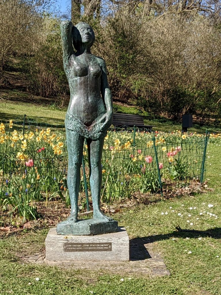 Skulptur "Liebe zum Vollmond"