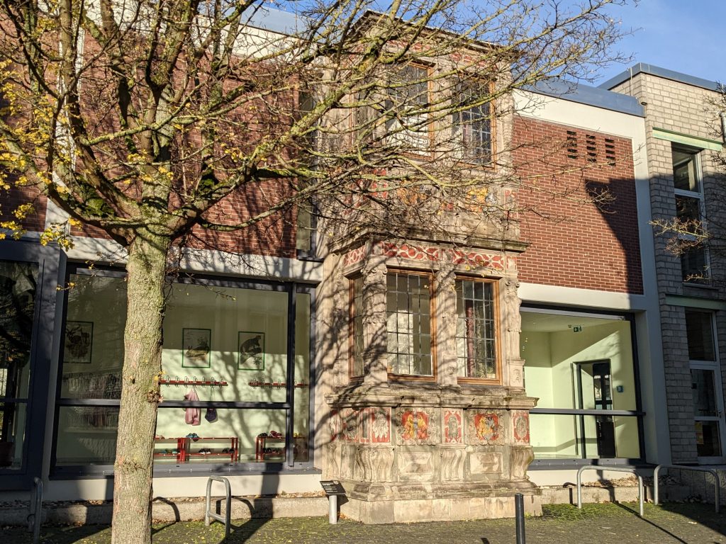 Erker an der Grundschule Alter Markt