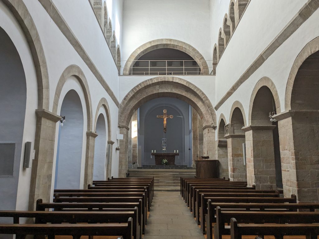 Heilig-Kreuz-Kirche, Hauptschiff