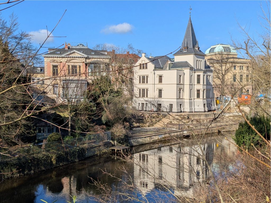 Blick über die Oker auf das Herzog-Anton-Ulrich-Museum